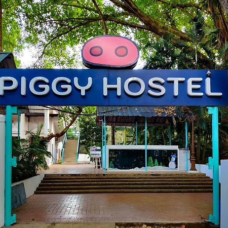Piggy Calangute By Urban Nomads - Dorms & Pvt Rooms GOA المظهر الخارجي الصورة