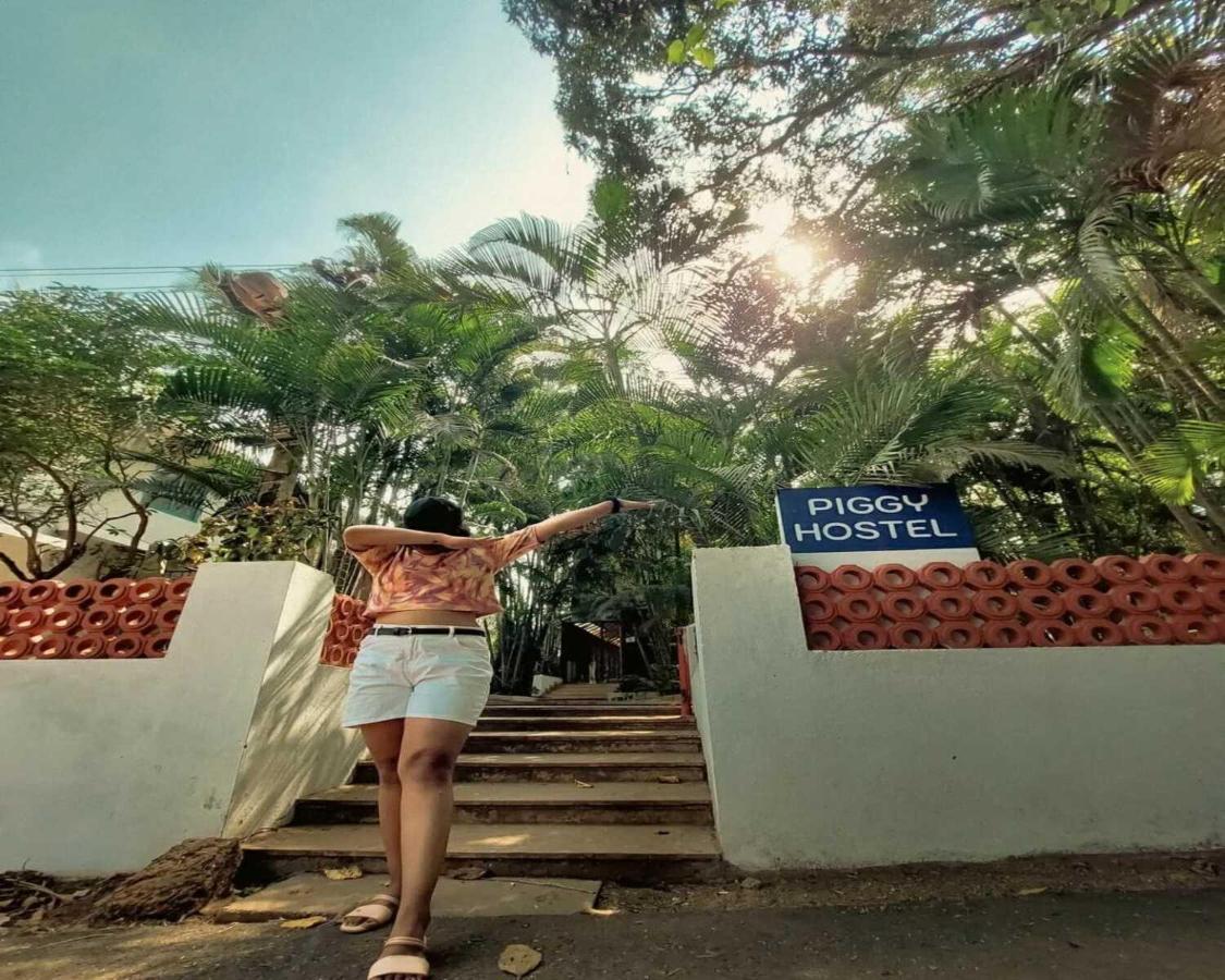 Piggy Calangute By Urban Nomads - Dorms & Pvt Rooms GOA المظهر الخارجي الصورة